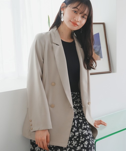 TRUDEA(トルディア)の「ゴールド釦ダブルジャケット(テーラードジャケット・レディース・ベージュ/ネイビー・SMALL/MEDIUM)」の1枚目の写真