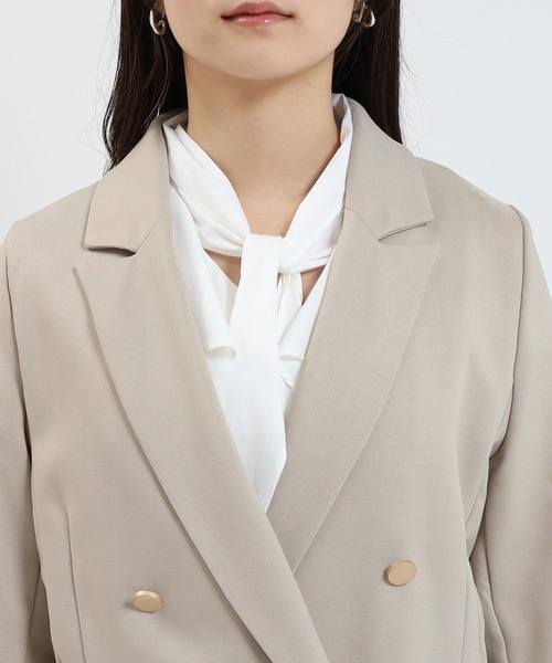 TRUDEA(トルディア)の「ゴールド釦ダブルジャケット(テーラードジャケット・レディース・ベージュ/ネイビー・SMALL/MEDIUM)」の14枚目の写真