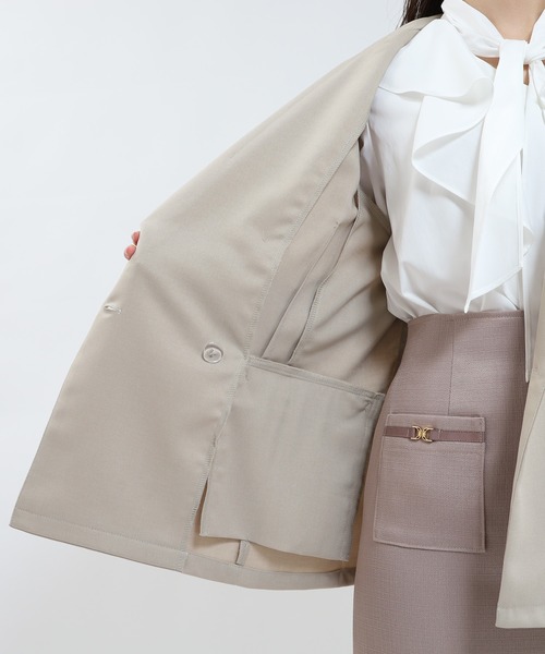 TRUDEA(トルディア)の「ゴールド釦ダブルジャケット(テーラードジャケット・レディース・ベージュ/ネイビー・SMALL/MEDIUM)」の19枚目の写真