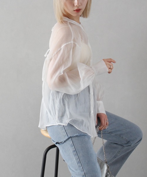 SpRay(スプレイ)の「ラメシアーバックリボンシャツ(シャツ/ブラウス・レディース・グレイッシュベージュ/ブラック/ピンクベージュ/オフホワイト/グレー・FREE)」の8枚目の写真