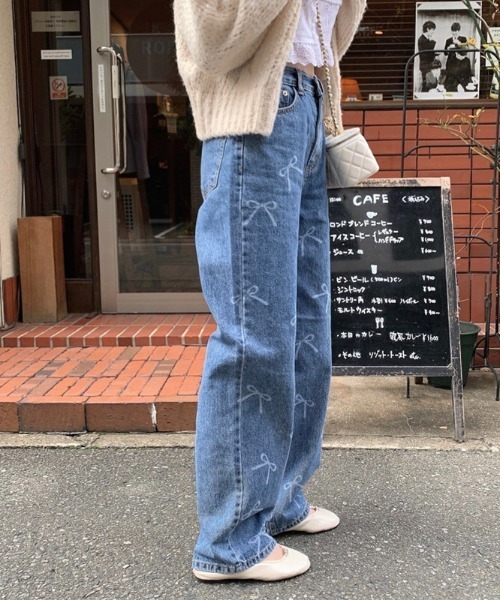 N.s（エヌドットエス）の「リボンデザインテーパードデニムパンツ（デニムパンツ・レディース・ブルー・S/M/L）」の2枚目の写真