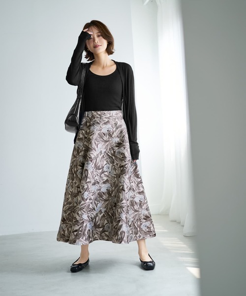 STYLE DELI（スタイルデリ）の「【Made in JAPAN】フラワー柄ジャガード織りサキュラースカート（スカート・レディース・ネイビー/グレー系その他・01/02）」の15枚目の写真