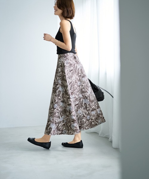 STYLE DELI（スタイルデリ）の「【Made in JAPAN】フラワー柄ジャガード織りサキュラースカート（スカート・レディース・ネイビー/グレー系その他・01/02）」の8枚目の写真