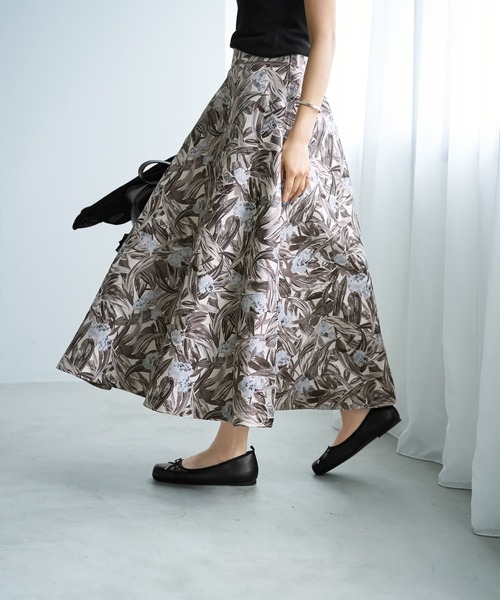 STYLE DELI（スタイルデリ）の「【Made in JAPAN】フラワー柄ジャガード織りサキュラースカート（スカート・レディース・ネイビー/グレー系その他・01/02）」の9枚目の写真
