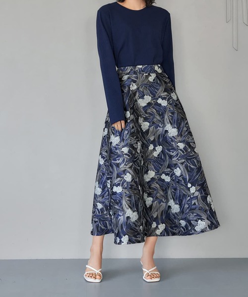 STYLE DELI（スタイルデリ）の「【Made in JAPAN】フラワー柄ジャガード織りサキュラースカート（スカート・レディース・ネイビー/グレー系その他・01/02）」の17枚目の写真