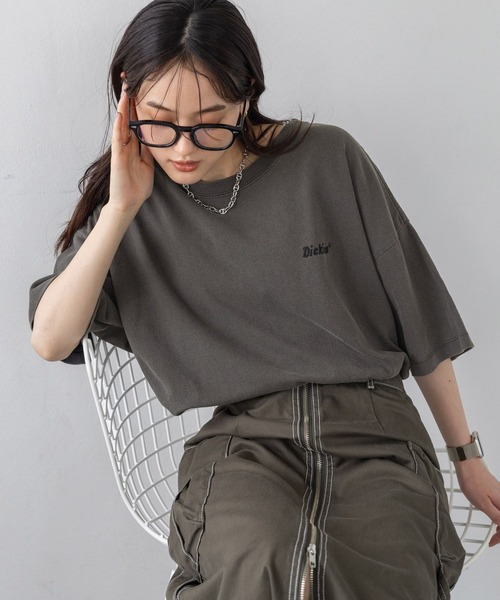 Dickies（ディッキーズ）の「【Dickies/ディッキーズ】ピグメントルーズTシャツ（Tシャツ/カットソー・レディース・ブラック/イエロー/ブルー/グリーン/ホワイト・FREE）」の3枚目の写真