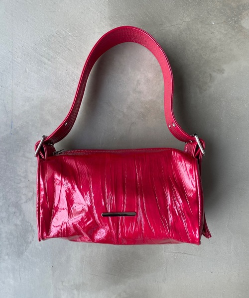 SHAGGIE（シャギー）の「【ペットボトルが入る】ワンハンドルエナメルスクエアバッグ（ハンドバッグ・レディース・ブラック/レッド・FREE）」の9枚目の写真