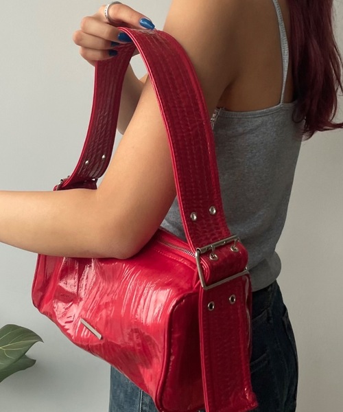 SHAGGIE（シャギー）の「【ペットボトルが入る】ワンハンドルエナメルスクエアバッグ（ハンドバッグ・レディース・ブラック/レッド・FREE）」の19枚目の写真