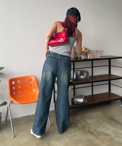 SHAGGIE（シャギー）の「【ペットボトルが入る】ワンハンドルエナメルスクエアバッグ（ハンドバッグ・レディース・ブラック/レッド・FREE）」の21枚目の写真