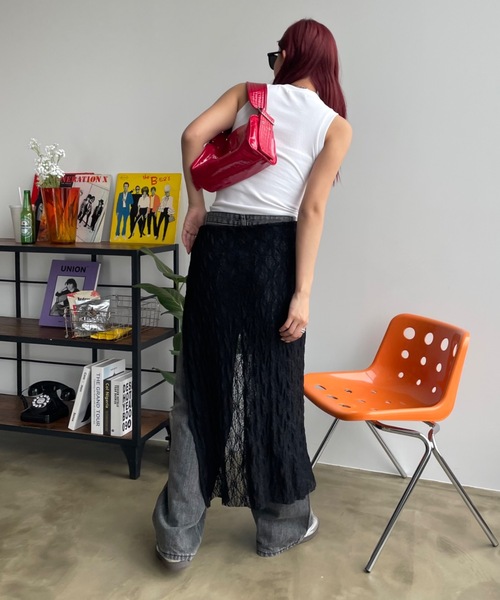 SHAGGIE（シャギー）の「【ペットボトルが入る】ワンハンドルエナメルスクエアバッグ（ハンドバッグ・レディース・ブラック/レッド・FREE）」の13枚目の写真