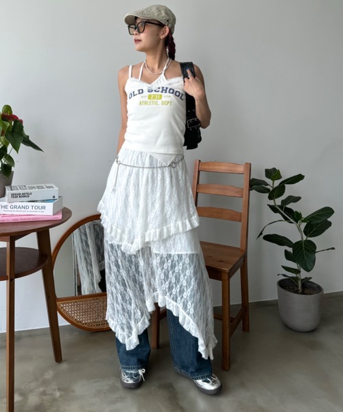 SHAGGIE（シャギー）の「【ペットボトルが入る】ワンハンドルエナメルスクエアバッグ（ハンドバッグ・レディース・ブラック/レッド・FREE）」の4枚目の写真