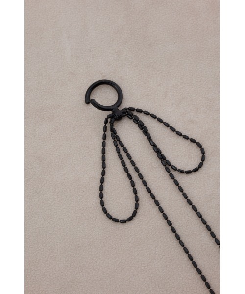 AZUL by moussy(アズールバイマウジー)の「リボンモチーフスウィングイヤーカフ(ピアス(両耳用)・レディース・ブラック/シルバー・FREE)」の4枚目の写真