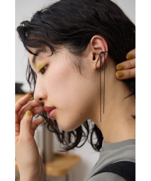AZUL by moussy(アズールバイマウジー)の「リボンモチーフスウィングイヤーカフ(ピアス(両耳用)・レディース・ブラック/シルバー・FREE)」の11枚目の写真