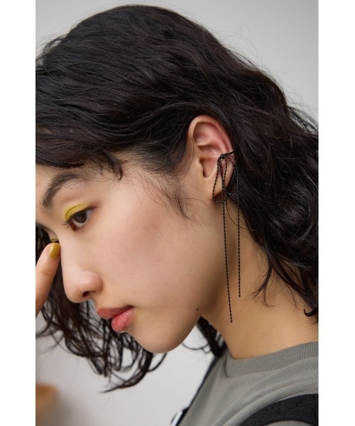 AZUL by moussy(アズールバイマウジー)の「リボンモチーフスウィングイヤーカフ(ピアス(両耳用)・レディース・ブラック/シルバー・FREE)」の12枚目の写真