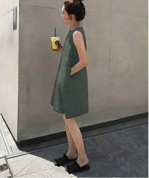La-gemme（ラジェム）の「水陸両用ラッシュガードロンパース（つなぎ/オールインワン・レディース・グリーン系その他3/グリーン系その他2/ブラック系その他/カーキ/ブラック/グリーン系その他/ミント/ベージュ/ベージュ系その他/モスグリーン・M/L）」の22枚目の写真