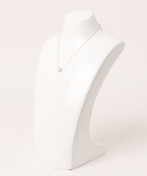 TUWAKRIM（トゥワクリム）の「【TUWAKRIM】14kgfバロックパールシンプルショートネックレス（ネックレス・レディース・オフホワイト・MEDIUM）」の2枚目の写真