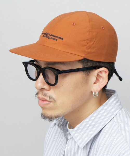 Basiquenti(ベーシックエンティ)の「コットンナイロン 英字刺繍 フラットバイザー キャンプキャップ(キャップ・メンズ・ブラック/グレー/オレンジ・FREE)」の3枚目の写真