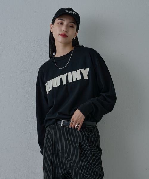 COLONY 2139（コロニートゥーワンスリーナイン）の「フロントロゴプリント長袖Tシャツ（Tシャツ/カットソー・メンズ・ブラック/ホワイト・MEDIUM/LARGE）」の8枚目の写真