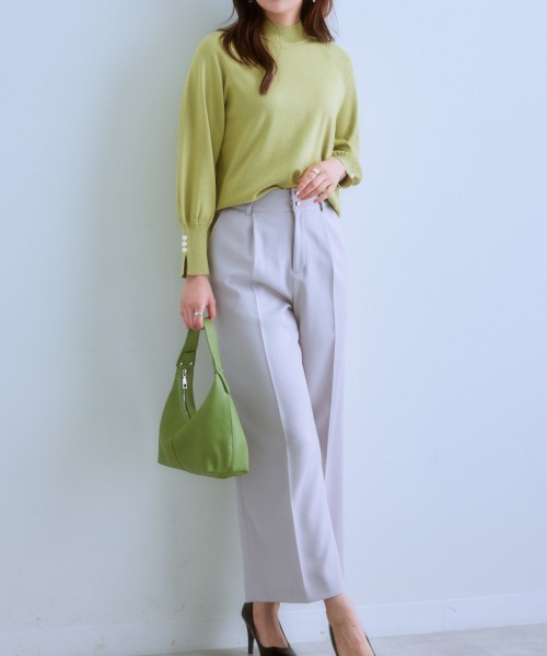 7days Life Styling（セブンデイズライフスタイリング）の「袖スリットパール調ボタンモックネックニット（静電防止・毛玉になりにくい・UVカット・タンブル乾燥OK）（ニット/セーター・レディース・グリーン系/ベージュ/ブラック/レッド系/杢グレー・LL/L/M/S）」の10枚目の写真