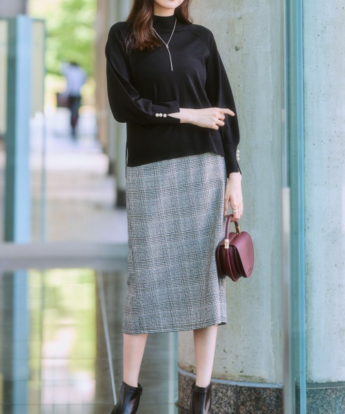 7days Life Styling（セブンデイズライフスタイリング）の「袖スリットパール調ボタンモックネックニット（静電防止・毛玉になりにくい・UVカット・タンブル乾燥OK）（ニット/セーター・レディース・グリーン系/ベージュ/ブラック/レッド系/杢グレー・LL/L/M/S）」の15枚目の写真