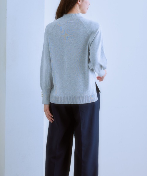 7days Life Styling（セブンデイズライフスタイリング）の「袖スリットパール調ボタンモックネックニット（静電防止・毛玉になりにくい・UVカット・タンブル乾燥OK）（ニット/セーター・レディース・グリーン系/ベージュ/ブラック/レッド系/杢グレー・LL/L/M/S）」の22枚目の写真