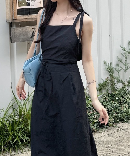 nemne store(ネンネストア)の「《Delfy》ナイロンバックシャンワンピース(ワンピース・レディース・ライトブルー/ブラック・MEDIUM/SMALL)」の3枚目の写真