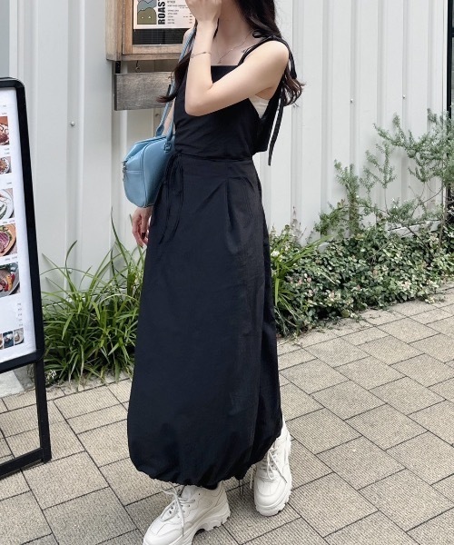 nemne store(ネンネストア)の「《Delfy》ナイロンバックシャンワンピース(ワンピース・レディース・ライトブルー/ブラック・MEDIUM/SMALL)」の4枚目の写真