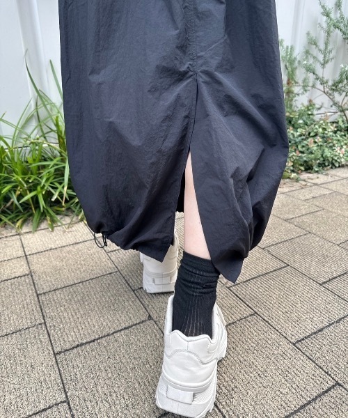 nemne store(ネンネストア)の「《Delfy》ナイロンバックシャンワンピース(ワンピース・レディース・ライトブルー/ブラック・MEDIUM/SMALL)」の9枚目の写真