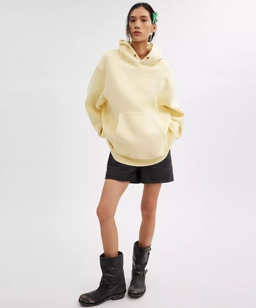COACH（コーチ）の「オーバーサイズド シグネチャー クレスト フーディー・オーガニック コットン（スウェット・メンズ・イエロー系その他・X-SMALL/MEDIUM/SMALL）」の6枚目の写真