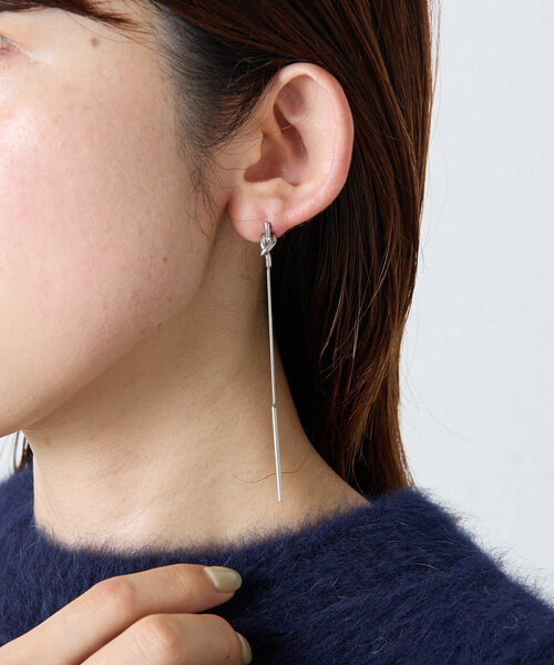 PAPILLONNER（パピヨネ）の「ステンレスノットロングピアス（ピアス（両耳用）・レディース・シルバー/ゴールド・FREE）」の3枚目の写真