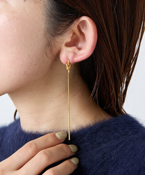 PAPILLONNER（パピヨネ）の「ステンレスノットロングピアス（ピアス（両耳用）・レディース・シルバー/ゴールド・FREE）」の8枚目の写真