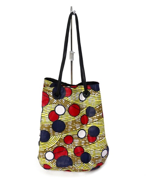 UNBILLION（アンビリオン）の「アフリカンスクエアー AFRICANSQUARE / パーニュ巾着（ショルダーバッグ・レディース・ブルー/レッド/ホワイト・FREE）」の5枚目の写真