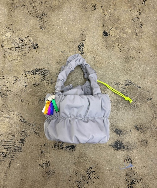 COMMON WARE（コモンウェアー）の「EM:cheek pokkori kinchaku 2way shoulder ギャザー巾着2WAYトート（ショルダーバッグ・レディース・ブラック/イエロー/グレー/ブルー・FREE）」の7枚目の写真