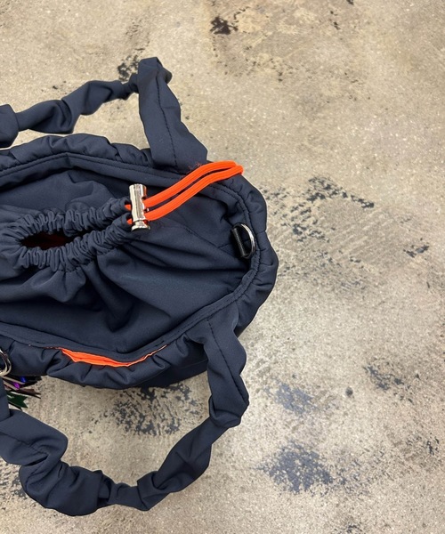 COMMON WARE（コモンウェアー）の「EM:cheek pokkori kinchaku 2way shoulder ギャザー巾着2WAYトート（ショルダーバッグ・レディース・ブラック/イエロー/グレー/ブルー・FREE）」の17枚目の写真