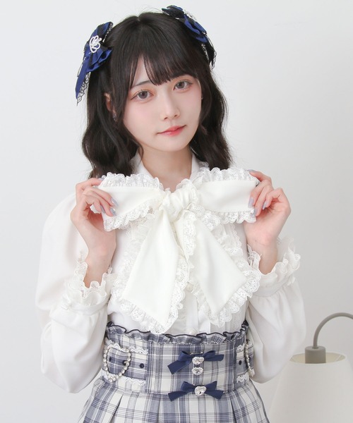DearMyLove（ディアマイラブ）の「レースフリルたっぷり上品ボウタイリボンブラウス（シャツ/ブラウス・レディース・ボルドー/ブラック×ホワイト/ホワイト×ブルー/ホワイト×ブラック/ホワイト/ブラック/ホワイト×ピンク・LL/MEDIUM/3L/LARGE）」の2枚目の写真