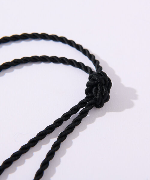 RIVE DROITE（リヴドロワ）の「【コーデが華やぐ】シルクコードパールラリエット（ネックレス・レディース・ブラック・FREE）」の11枚目の写真