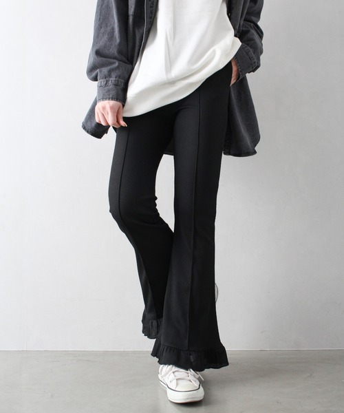 美品 tao ブラック フレア裾パンツ セール】テレコ裾フリルフレアパンツ（その他パンツ）｜SpRay