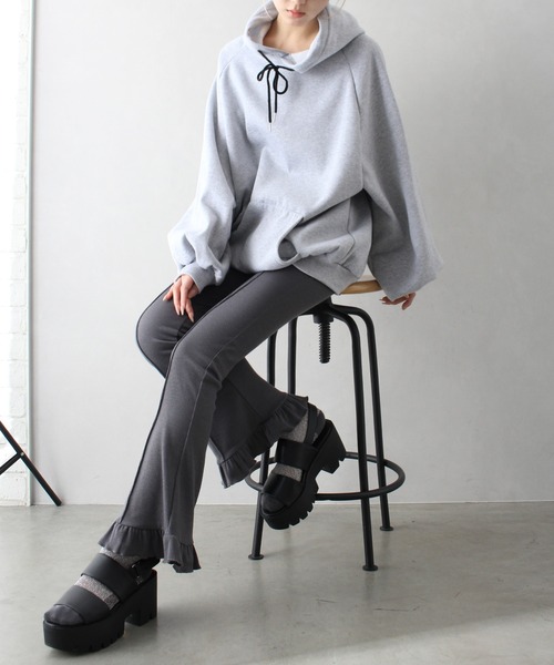 SpRay（スプレイ）の「テレコ裾フリルフレアパンツ（その他パンツ・レディース・ブラック/アイボリー/チャコールグレー・FREE）」の13枚目の写真