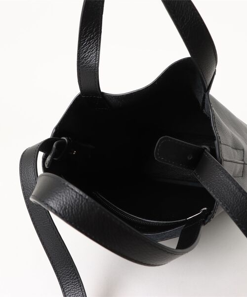 A.P.C.（アーペーセー）の「CABAS MAIKO SMALL（ショルダーバッグ・レディース・ブラック・ONESIZE）」の4枚目の写真