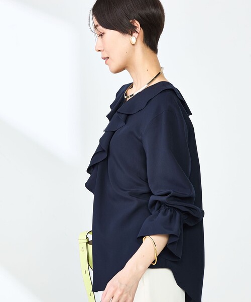 NOLLEY’S(ノーリーズ)の「【追加】(CLASSY5月号掲載)ラッフル衿とろみブラウス(シャツ/ブラウス・レディース・ネイビー/オフホワイト/ブルー/ホワイト系その他2/ベビーピンク・38)」の7枚目の写真
