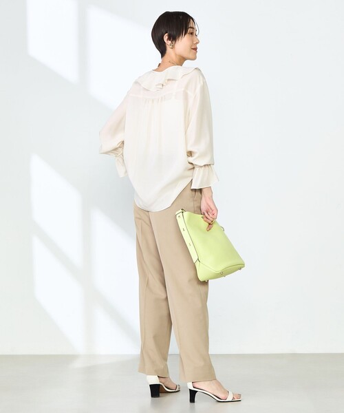 NOLLEY’S(ノーリーズ)の「【追加】(CLASSY5月号掲載)ラッフル衿とろみブラウス(シャツ/ブラウス・レディース・ネイビー/オフホワイト/ブルー/ホワイト系その他2/ベビーピンク・38)」の14枚目の写真