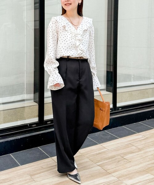 NOLLEY’S(ノーリーズ)の「【追加】(CLASSY5月号掲載)ラッフル衿とろみブラウス(シャツ/ブラウス・レディース・ネイビー/オフホワイト/ブルー/ホワイト系その他2/ベビーピンク・38)」の22枚目の写真