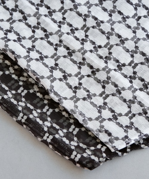 aquagarage（アクアガレージ）の「総柄長袖ボウタイブラウス（シャツ/ブラウス・レディース・ホワイト/ブラック・L/M）」の4枚目の写真