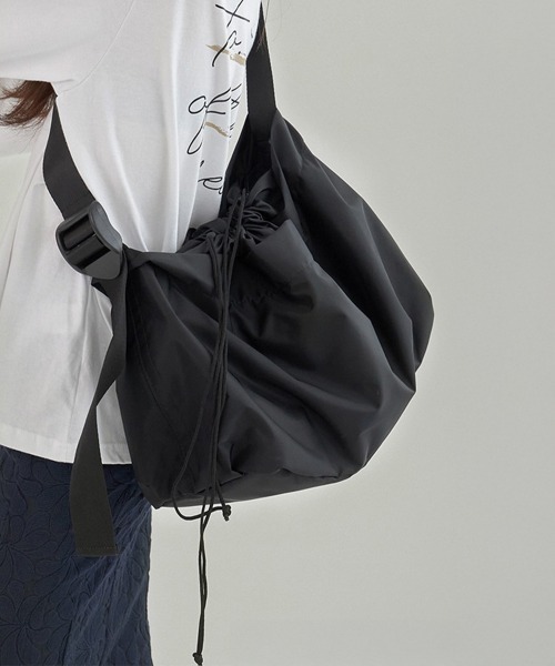 Miniministore（ミニミニストア）の「ショルダーバッグ 大容量 ナイロン鞄 黒（ショルダーバッグ・レディース・ブラック・FREE）」の15枚目の写真