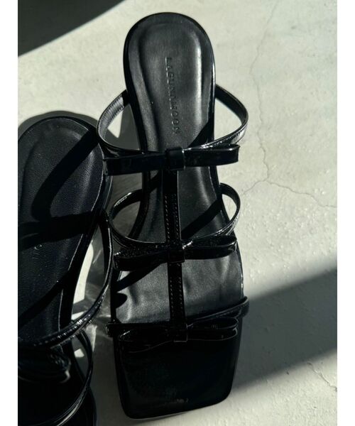 LAGUNAMOON(ラグナムーン)の「リボンストラップウエッジサンダル(サンダル・レディース・ブラック/レッド・SMALL/MEDIUM)」の3枚目の写真