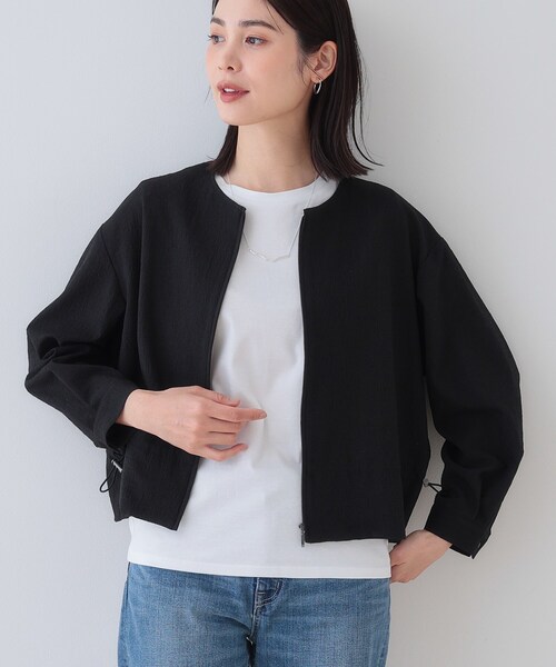 INDIVI（インディヴィ）の「【洗える／凹凸素材】ドロストデザインショート丈ブルゾン（ブルゾン・レディース・ホワイト/ブラック・38/34/05/15 /13）」の2枚目の写真