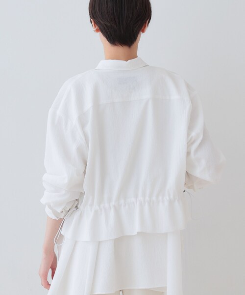 INDIVI（インディヴィ）の「【洗える／凹凸素材】ドロストデザインショート丈ブルゾン（ブルゾン・レディース・ホワイト/ブラック・38/34/05/15 /13）」の5枚目の写真