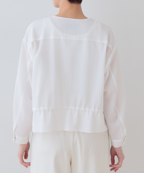 INDIVI（インディヴィ）の「【洗える／凹凸素材】ドロストデザインショート丈ブルゾン（ブルゾン・レディース・ホワイト/ブラック・38/34/05/15 /13）」の14枚目の写真