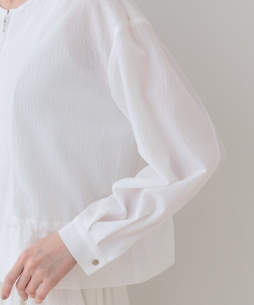 INDIVI（インディヴィ）の「【洗える／凹凸素材】ドロストデザインショート丈ブルゾン（ブルゾン・レディース・ホワイト/ブラック・38/34/05/15 /13）」の16枚目の写真