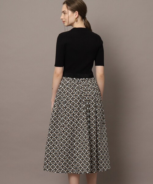 DRESSTERIOR（ドレステリア）の「【着映え/洗える】オーバーラップサークルリブニットコンビドレス（ワンピース・レディース・ベージュ系・34/36/38）」の5枚目の写真